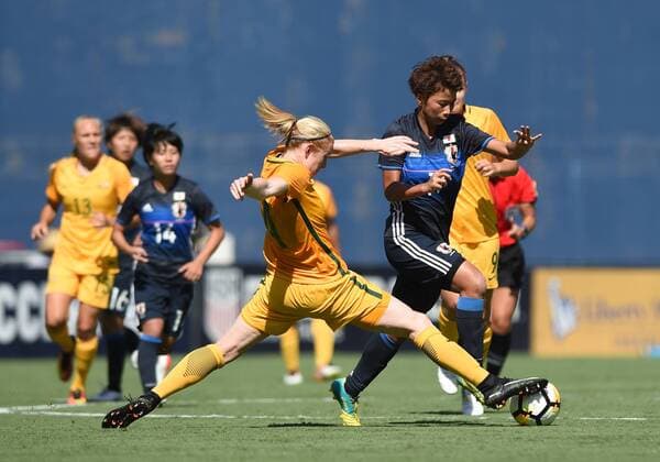 SAN DIEGO, CA - JULY 30: Clare Polkinghorne (4) of Australia attacks the ball against Mina Tanaka (11) of Japan during the Tournament of Nations soccer match between Japan and Australia on July 30, 2017 at Qualcomm Stadium in San Diego, CA. (Photo by Chris Williams Icon Sportswire) SOCCER: JUL 30 Tournament of Nations - Japan v Australia Icon00717073016060 EDITORIAL USE ONLY