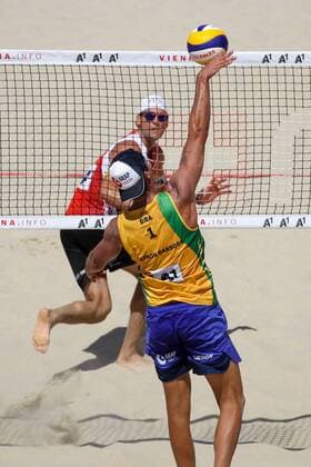 Beach volleyball Beachvolleyball - FIVB World Championships 2017 VIENNA,AUSTRIA,31.JUL.17 - BEACH VOLLEYBALL - FIVB World Championships, men. Image shows Christoph Dressler (AUT) and Saymon Barbosa Santos (BRA). GEPAxpictures xMaticxKlansek