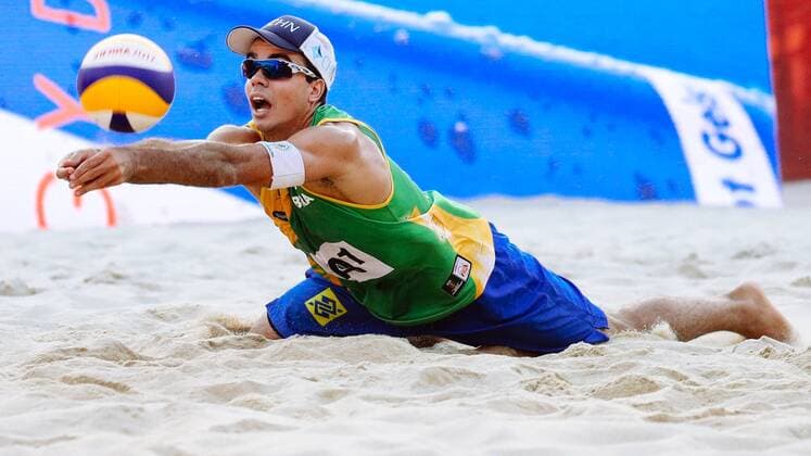 Beach volleyball Beachvolleyball - FIVB World Championships 2017 VIENNA,AUSTRIA,31.JUL.17 - BEACH VOLLEYBALL - FIVB World Championships, men. Image shows Gustavo Carvalhaes (BRA). GEPAxpictures xMaticxKlansek