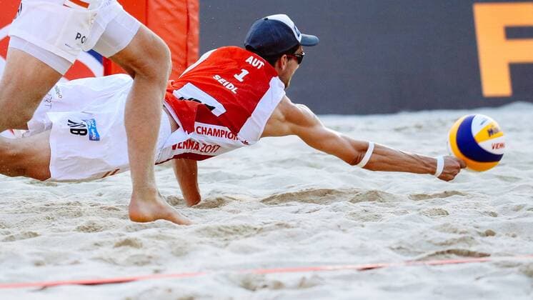 Beach volleyball Beachvolleyball - FIVB World Championships 2017 VIENNA,AUSTRIA,31.JUL.17 - BEACH VOLLEYBALL - FIVB World Championships, men. Image shows Robin Valentin Seidl (AUT). GEPAxpictures xMaticxKlansek