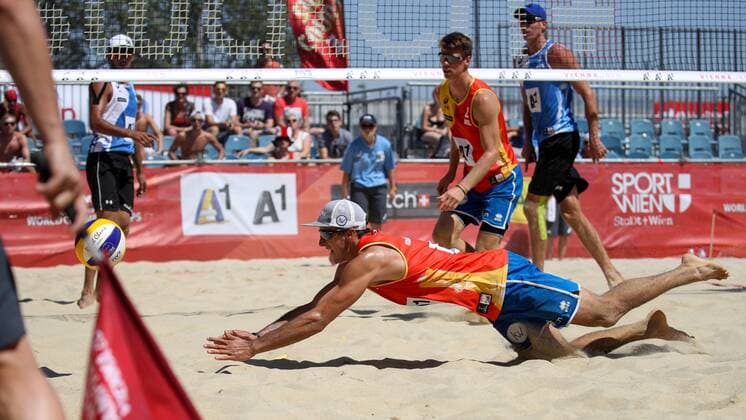 Beach volleyball Beachvolleyball - FIVB World Championships 2017 VIENNA,AUSTRIA,01.AUG.17 - BEACH VOLLEYBALL - FIVB World Championships, men. Image shows Dries Koekelkoren and Tom Van Walle (BEL). GEPAxpictures xMaticxKlansek