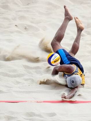 Bilder des Tages - SPORT Beach volleyball Beachvolleyball - FIVB World Championships 2017 VIENNA,AUSTRIA,02.AUG.17 - BEACH VOLLEYBALL - FIVB World Championships, men. Image shows Leo Williams (RSA). GEPAxpictures xMaticxKlansek
