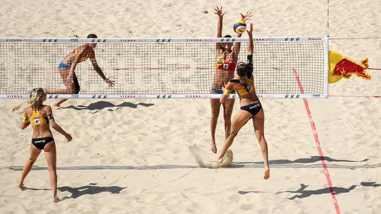 Beach volleyball Beachvolleyball - FIVB World Championships 2017 VIENNA,AUSTRIA,02.AUG.17 - BEACH VOLLEYBALL - FIVB World Championships, ladies. Image shows Laura Ludwig and Kira Walkenhorst (GER) and Fan Wang F. and Yuan Yue (CHN). GEPAxpictures xMaticxKlansek