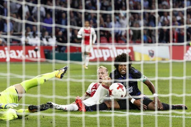 AMSTERDAM, Stadion de Arena , 02-08-2017 , Voorronde Champions League seizoen 2017 2018 . Ajax - Nice. Donny van de Beek scoort de 1-1. Dante komt te laat. Ajax - Nice  x1661029x