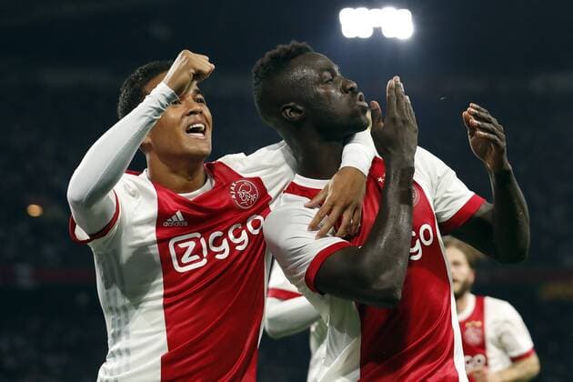 (L-R) Justin Kluivert of Ajax, Davinson Sanchez of Ajax during the UEFA Champions League third round qualifying first leg match between Ajax Amsterdam and OGC Nice at the Amsterdam Arena on August 02, 2017 in Amsterdam, The Netherlands Ajax v OGC Nice UEFA Champions League 2017 2018 xVIxVIxImagesx xMauricexvanxSteenxIVx 8374365