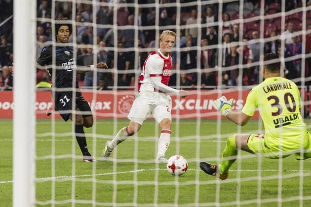 AMSTERDAM - 02-08-2017 , voetbal , UEFA voorronde Champions League , Stadion Johan Cruijf Arena , seizoen 2017 2018 , Ajax - Nice , Ajax speler Kasper Dolberg mist een grote kans op 3-1 Ajax - Nice  x1661175x