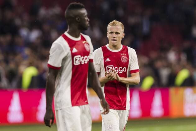 AMSTERDAM - 02-08-2017 , voetbal , UEFA voorronde Champions League , Stadion Johan Cruijf Arena , seizoen 2017 2018 , Ajax - Nice , Ajax speler Davinson Sanchez (l) Ajax speler Donny van de Beek (r) balen na afloop Ajax - Nice  x1661192x