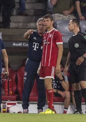(L-R) Carlo Ancelotti, Thomas Muller (Bayern), AUGUST 1, 2017 - Football Soccer : Audi Cup 2017 match between FC Bayern Munchen 0-3 Liverpool FC at Allianz Arena in Munich, Germany. Noxthirdxpartyxsales  (ptmb111494)