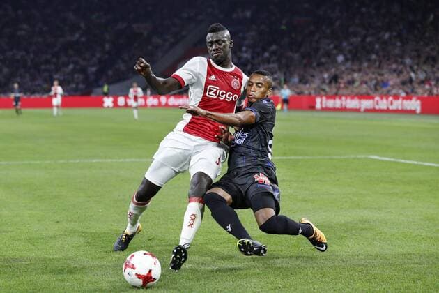 AMSTERDAM, Stadion de Arena , 02-08-2017 , Voorronde Champions League seizoen 2017 2018 . Ajax - Nice 2-2. Davinson Sanchez en Nice speler Dalbert Estevao Ajax - Nice  x1661629x