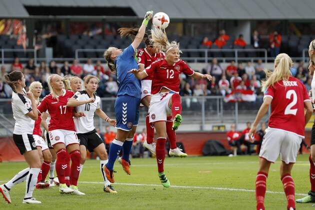 (L-R) Sarah Zadrazil of Austria women, Line Jensen of Denmark, Nina Burger of Austria women goalkeeper Stina Lykke Petersen of Denmark, Simone Boye Sorensen of Denmark, Stine Larsen of Denmark, Line Roddik of Denmark during the UEFA WEURO 2017 semi-final match between Denmark and Austria at the Rat Verlegh stadium on August 03, 2017 in Breda, The Netherlands Women: Denmark v Austria UEFA WEURO 2017 2017 2018 xVIxVIxImagesx xMauricexvanxSteenxIVx 8379628