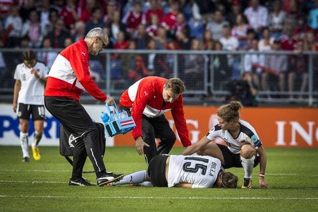 BREDA - 03-08-2017 Rat Verleghstadion. EK vrouwenvoetbal, Woman s Euro 2017, halve finale Denemarken - Oostenrijk. Nicole Billa, blessure. Denemarken - Oostenrijk  x1661823x
