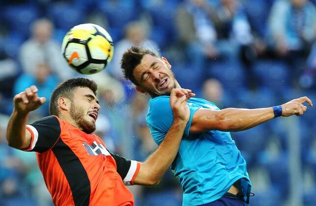 ST PETERSBURG, RUSSIA - AUGUST 3, 2017: Bnei Yehuda Tel Aviv s Paz Ben Ari (L) and Zenit St Petersburg s Giuliano Victor de Paula fight for the ball in the second leg of their UEFA Europa League Third qualifying round tie at Krestovsky Stadium. Peter Kovalev TASS  TS05A0FF