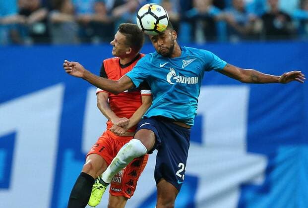 ST PETERSBURG, RUSSIA - AUGUST 3, 2017: Bnei Yehuda Tel Aviv s Nerijus Valskis (L) and Zenit St Petersburg s Hernani Azevedo Junior fight for the ball in the second leg of their UEFA Europa League Third qualifying round tie at Krestovsky Stadium. Peter Kovalev TASS  TS05A102