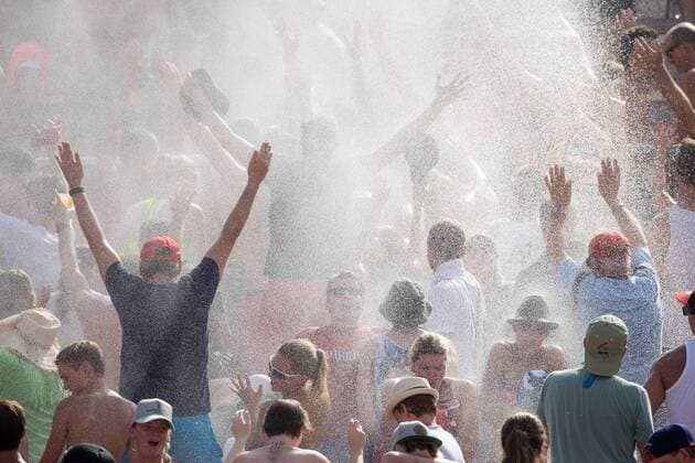 Beach volleyball Beachvolleyball - FIVB World Championships 2017 VIENNA,AUSTRIA,03.AUG.17 - BEACH VOLLEYBALL - FIVB World Championships. Image shows the fans. Keywords: water. GEPAxpictures xMaticxKlansek