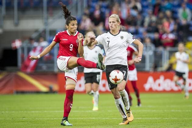BREDA - 03-08-2017 Rat Verleghstadion. EK vrouwenvoetbal, Woman s Euro 2017, halve finale Denemarken - Oostenrijk. Duel met (L-R) Nadia Nadiem en Carina Wenninger. Denemarken - Oostenrijk  x1661898x