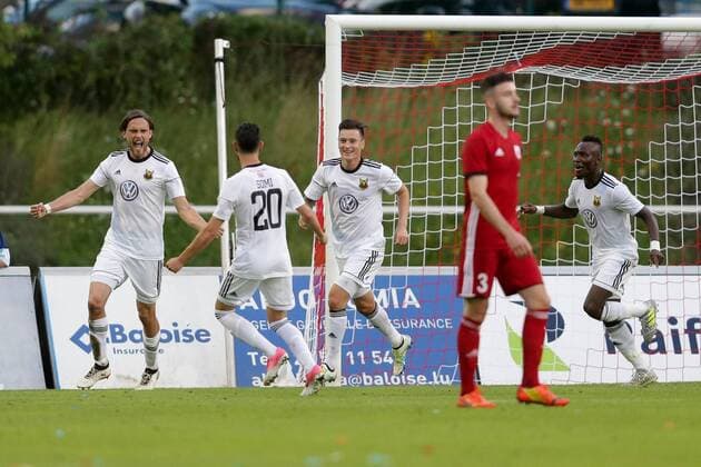 Ostersunds jubelt, freut sich, Jubel, Freude nach dem 1:2 durch Tom Pettersson (Ostersunds 2 links) - mit Gabriel Somi (Ostersunds 20), Jamie Hopcutt (Ostersunds 8), Samuel Mensah (Ostersunds 23) 03.08.2017 Fussball Europa League Qualifikation, 3. Runde, Rueckspiel Saison 2017-2018 03.08.2017 LUX, ELQ, Fola Esch (LUX) - Ostersunds SK (SWE) Stade Emile Maryrisch, Esch-Alzette 