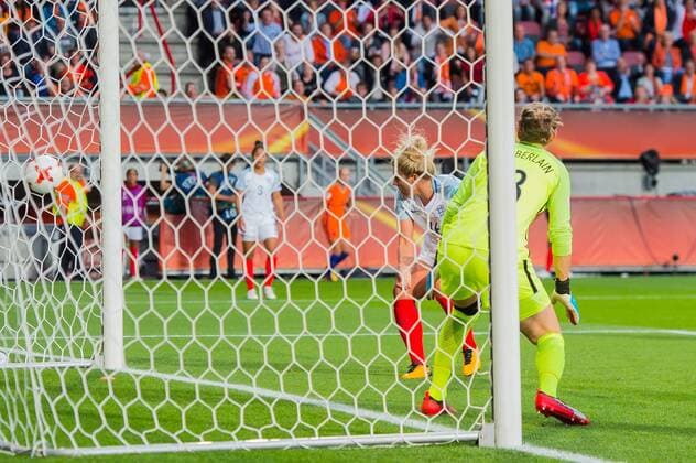 Vivianne Miedema of Holland Women scores (L-R) Nikita Parris of England women, Siobhan Chamberlain of England women during the semi-final UEFA WEURO 2017 match between The Netherlands and England at the Grolsch Veste on August 3, 2017 in Enschede, the Netherlands Women: The Netherlands v England UEFA WEURO 2017 2017 2018 xVIxVIxImagesx xGerritxvanxKeulenxIVx 8380483