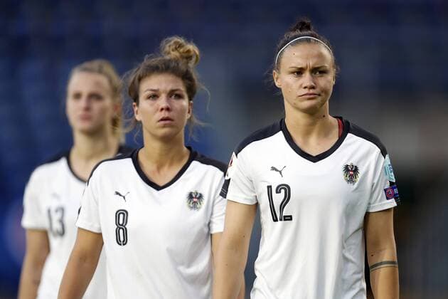 (L-R) Virginia Kirchberger of Austria women, Nadine Prohaska of Austria women, Stefanie Enzinger of Austria women during the UEFA WEURO 2017 semi-final match between Denmark and Austria at the Rat Verlegh stadium on August 03, 2017 in Breda, The Netherlands Women: Denmark v Austria UEFA WEURO 2017 2017 2018 xVIxVIxImagesx xMauricexvanxSteenxIVx 8380488