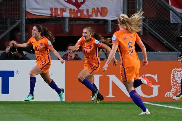 Netherlands Women v England Women UEFA Women s Euros 2017 Danielle van de Donk of Netherlands (left) celebrates scoring their second goal to make it Netherlands 2 England 0 during the UEFA Women s Euros 2017 Semi-final match at De Grolsch Veste, Enschede Copyright: xKristianxKanex FIL-10476-0067 UK Newspapers OUT