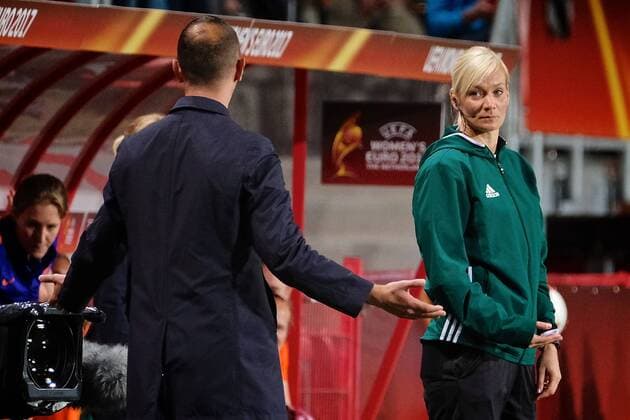 Netherlands Women v England Women UEFA Women s Euros 2017 Fourth official Bibiana Steinhaus is unmoved by England manager Mark Sampson s protests during the UEFA Women s Euros 2017 Semi-final match at De Grolsch Veste, Enschede Copyright: xKristianxKanex FIL-10476-0069 UK Newspapers OUT