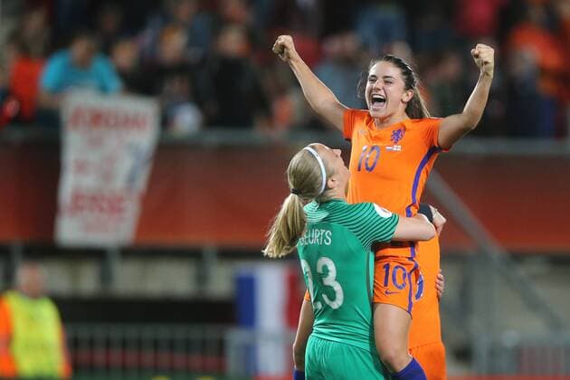 goalkeeper Loes Geurts of Holland Women, Danielle van de Donk of Holland Women during the semi-final UEFA WEURO 2017 match between The Netherlands and England at the Grolsch Veste on August 3, 2017 in Enschede, the Netherlands Women: The Netherlands v England UEFA WEURO 2017 2017 2018 xVIxVIxImagesx xTomxBodexMultimediaxIVx 8381479