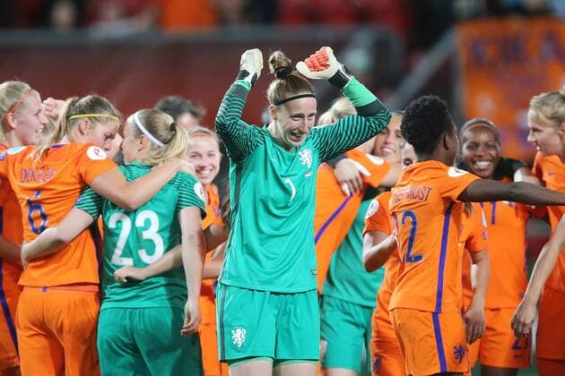 goalkeeper Sari van Veenendaal of Holland Women during the semi-final UEFA WEURO 2017 match between The Netherlands and England at the Grolsch Veste on August 3, 2017 in Enschede, the Netherlands Women: The Netherlands v England UEFA WEURO 2017 2017 2018 xVIxVIxImagesx xTomxBodexMultimediaxIVx 8381533