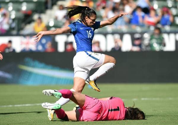 CARSON, CA - AUGUST 03: Mackenzie Arnold (1) of Australia makes a save on a shot by Bia Zaneratto (16) of Brazil, who narrowly avoids a collision during the Tournament of Nations soccer match between Australia and Brazil on August 03, 2017 at StubHub Center in Carson, CA. (Photo by Chris Williams Icon Sportswire) SOCCER: AUG 03 Tournament of Nations - Australia v Brazil Icon00717080116160 EDITORIAL USE ONLY