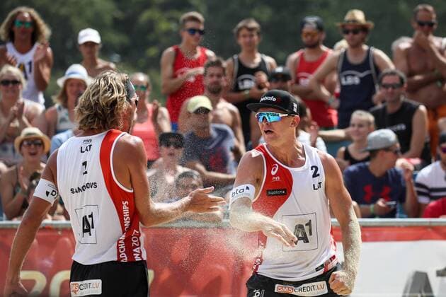 Beach volleyball Beachvolleyball - FIVB World Championships 2017 VIENNA,AUSTRIA,04.AUG.17 - BEACH VOLLEYBALL - FIVB World Championships, men. Image shows the rejoicing of Aleksandrs Samoilovs and Jan Smedins (LAT). GEPAxpictures xMaticxKlansek