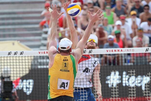 Beach volleyball Beachvolleyball - FIVB World Championships 2017 VIENNA,AUSTRIA,04.AUG.17 - BEACH VOLLEYBALL - FIVB World Championships. Image shows Alison Cerutti (BRA) and Chaim Schalk (CAN). GEPAxpictures xChristianxWalgram