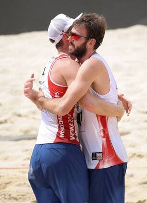 Beach volleyball Beachvolleyball - FIVB World Championships 2017 VIENNA,AUSTRIA,04.AUG.17 - BEACH VOLLEYBALL - FIVB World Championships. Image shows the rejoicing of Chaim Schalk and Ben Saxton (CAN). GEPAxpictures xChristianxWalgram