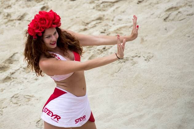 Beach volleyball Beachvolleyball - FIVB World Championships 2017 VIENNA,AUSTRIA,04.AUG.17 - BEACH VOLLEYBALL - FIVB World Championships. Image shows cheerleader Steyr dancers. GEPAxpictures xMaticxKlansek