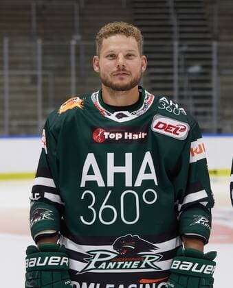 Steffen Tölzer (Augsburger Panther 13) Eishockey, GER, DEL, Porträttermin 2017 2018, Augsburger Panther,