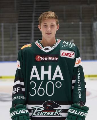 Marco Sternheimer (Augsburger Panther 8) Eishockey, GER, DEL, Porträttermin 2017 2018, Augsburger Panther,