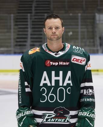 Michael Davies (Augsburger Panther 9) Eishockey, GER, DEL, Porträttermin 2017 2018, Augsburger Panther,