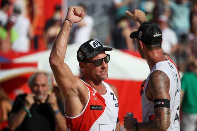 Bilder des Tages - SPORT Beach volleyball Beachvolleyball - FIVB World Championships 2017 VIENNA,AUSTRIA,04.AUG.17 - BEACH VOLLEYBALL - FIVB World Championships, men. Image shows the rejoicing of Clemens Doppler and Alexander Horst (AUT). GEPAxpictures xMaticxKlansek