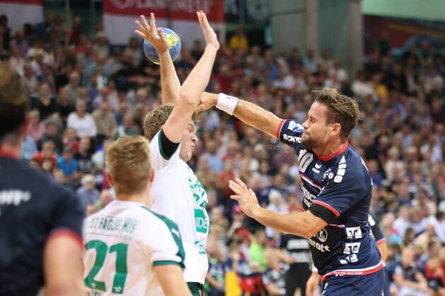 SG Flensburg Handewitt - Skjern Handbold, Jacob Cement Cup; Flensburg, 04.08.17 Flensburg, 04.08.17, Handball, Bundesliga, Testspiel, Jacob Cement Cup, Saison 2017 2018, SG Flensburg Handewitt - Skjern Handbold : Thomas Mogensen (SG Flensburg-Handewitt, 10), Cornelius Kragh (Skjern Handbold, 23), Rene Rasmussen (Skjern Handbold, 21) xmmkx