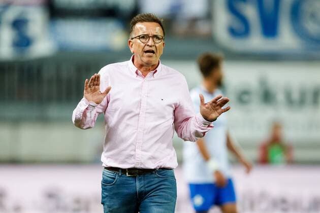 Norbert Meier (Trainer 1.FC Kaiserslautern) gibt Anweisungen, 1.FC Kaiserslautern vs SV Darmstadt 98, Fussball, 2. Bundesliga, 04.08.2017, Foto Neis Eibner Kaiserslautern Copyright: xEibnerxPressefoto AlexxNeisx EP_ans