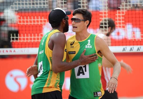 Beach volleyball Beachvolleyball - FIVB World Championships 2017 VIENNA,AUSTRIA,05.AUG.17 - BEACH VOLLEYBALL - FIVB World Championships. Image shows Andre Loyola Stein and Evandro Goncalves Oliveira Junior (BRA). GEPAxpictures xChristianxWalgram