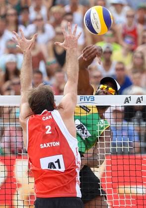 Beach volleyball Beachvolleyball - FIVB World Championships 2017 VIENNA,AUSTRIA,05.AUG.17 - BEACH VOLLEYBALL - FIVB World Championships. Image shows Ben Saxton (CAN) and Evandro Goncalves Oliveira Junior (BRA). GEPAxpictures xChristianxWalgram