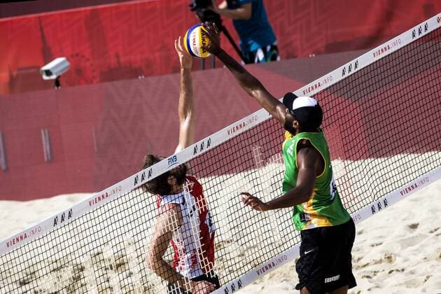 VIENNA, AUSTRIA - AUGUST 05: Ben Saxton of Canada competes against Evandro Goncalves Oliveira Junior of Brazil during Day 9 of the FIVB Beach volleyball Beachvolleyball World Championships 2017 on August 5, 2017 in Vienna, Austria. (Photo by Michael Kunkel Hoch Zwei) Vienna Austria xHOCHxZWEIx