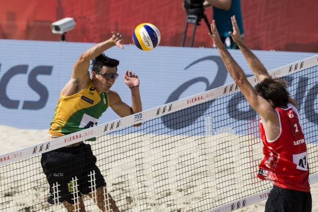 VIENNA, AUSTRIA - AUGUST 05: Andre Loyola Stein of Brazil competes against Ben Saxton of Canada during Day 9 of the FIVB Beach volleyball Beachvolleyball World Championships 2017 on August 5, 2017 in Vienna, Austria. (Photo by Michael Kunkel Hoch Zwei) Vienna Austria xHOCHxZWEIx
