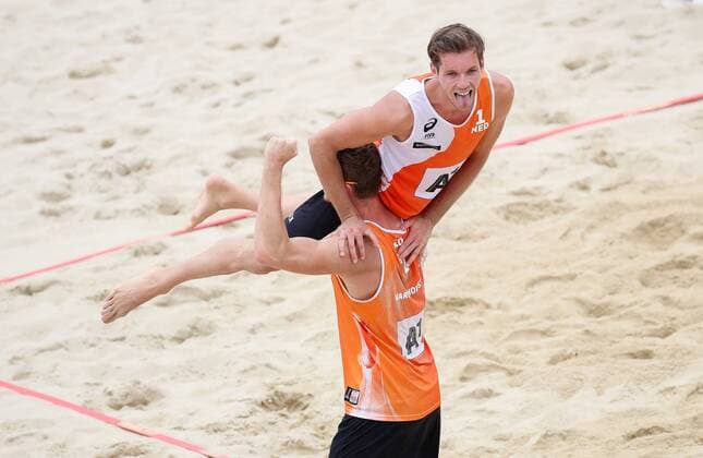 Beach volleyball Beachvolleyball - FIVB World Championships 2017 VIENNA,AUSTRIA,05.AUG.17 - BEACH VOLLEYBALL - FIVB World Championships. Image shows the rejoicing of Maarten Van Garderen and Christiaan Varenhorst (NED). GEPAxpictures xChristianxWalgram