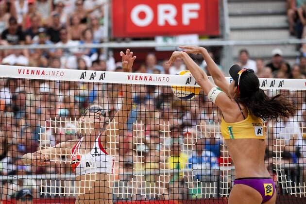 Beach volleyball Beachvolleyball - FIVB World Championships 2017 VIENNA,AUSTRIA,05.AUG.17 - BEACH VOLLEYBALL - FIVB World Championships, ladies. Image shows Sarah Pavan (CAN) and Talita Da Rocha Antunes (BRA). GEPAxpictures xMaticxKlansek