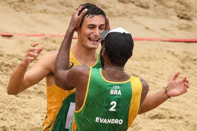 Beach volleyball Beachvolleyball - FIVB World Championships 2017 VIENNA,AUSTRIA,06.AUG.17 - BEACH VOLLEYBALL - FIVB World Championships, men. Image shows the rejoicing of Andre Loyola Stein and Evandro Goncalves Oliveira Junior (BRA). GEPAxpictures xMaticxKlansek