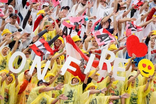 Beach volleyball Beachvolleyball - FIVB World Championships 2017 VIENNA,AUSTRIA,06.AUG.17 - BEACH VOLLEYBALL - FIVB World Championships, men. Image shows the fans with signs. GEPAxpictures xMaticxKlansek