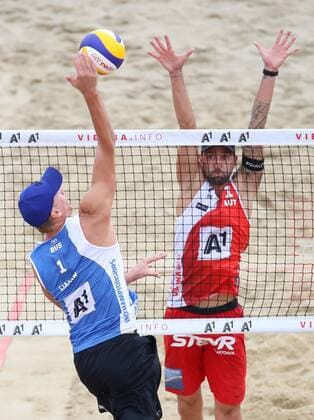 Beach volleyball Beachvolleyball - FIVB World Championships 2017 VIENNA,AUSTRIA,06.AUG.17 - BEACH VOLLEYBALL - FIVB World Championships. Image shows Nikita Liamin (RUS) and Clemens Doppler (AUT). GEPAxpictures xChristianxWalgram