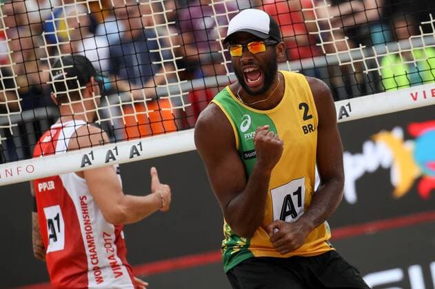 Beach volleyball Beachvolleyball - FIVB World Championships 2017 VIENNA,AUSTRIA,06.AUG.17 - BEACH VOLLEYBALL - FIVB World Championships, men. Image shows the rejoicing of Evandro Goncalves Oliveira Junior (BRA). GEPAxpictures xMaticxKlansek