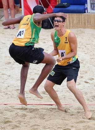 Beach volleyball Beachvolleyball - FIVB World Championships 2017 VIENNA,AUSTRIA,06.AUG.17 - BEACH VOLLEYBALL - FIVB World Championships. Image shows the rejoicing of Andre Loyola Stein and Evandro Goncalves Oliveira Junior (BRA). GEPAxpictures xChristianxWalgram