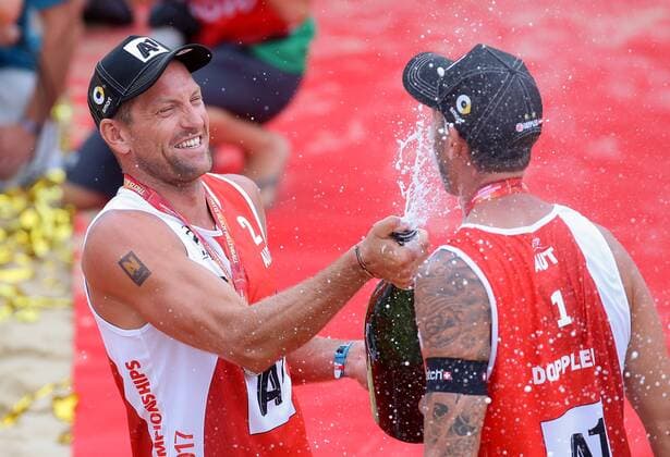 Beach volleyball Beachvolleyball - FIVB World Championships 2017 VIENNA,AUSTRIA,06.AUG.17 - BEACH VOLLEYBALL - FIVB World Championships. Image shows the rejoicing of Alexander Horst and Clemens Doppler (AUT). GEPAxpictures xChristianxWalgram