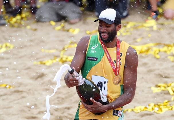 Beach volleyball Beachvolleyball - FIVB World Championships 2017 VIENNA,AUSTRIA,06.AUG.17 - BEACH VOLLEYBALL - FIVB World Championships. Image shows the rejoicing of Evandro Goncalves Oliveira Junior (BRA). GEPAxpictures xChristianxWalgram